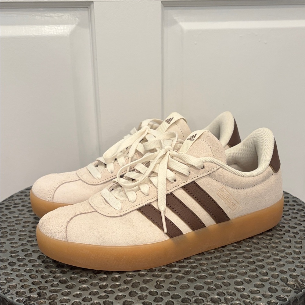 adidas Women’s Tan and Brown Sneakers Size 7